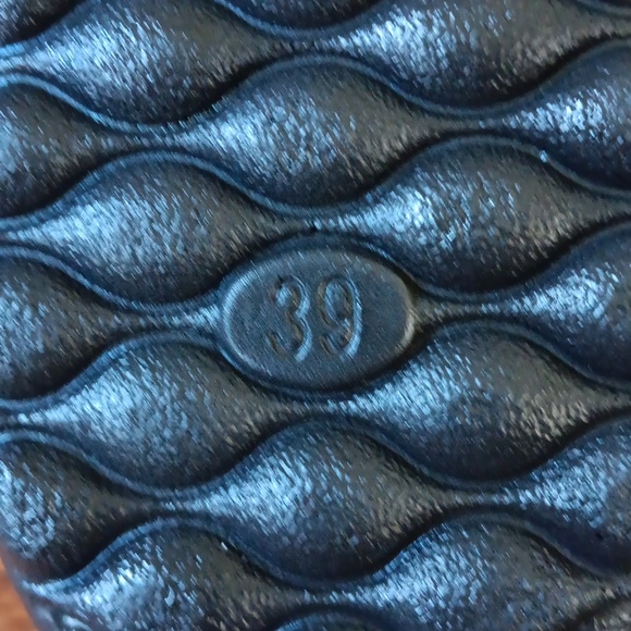 BJ WINTER SNOW SHOES it fits more like a. 7 1/2 . - Picture 6 of 6